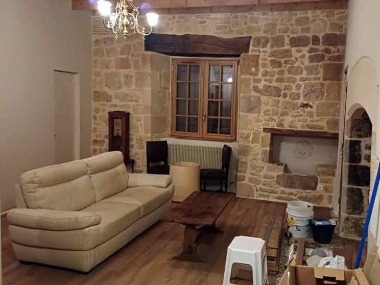 Gîte d'étape Molières - séjour - déco en cours