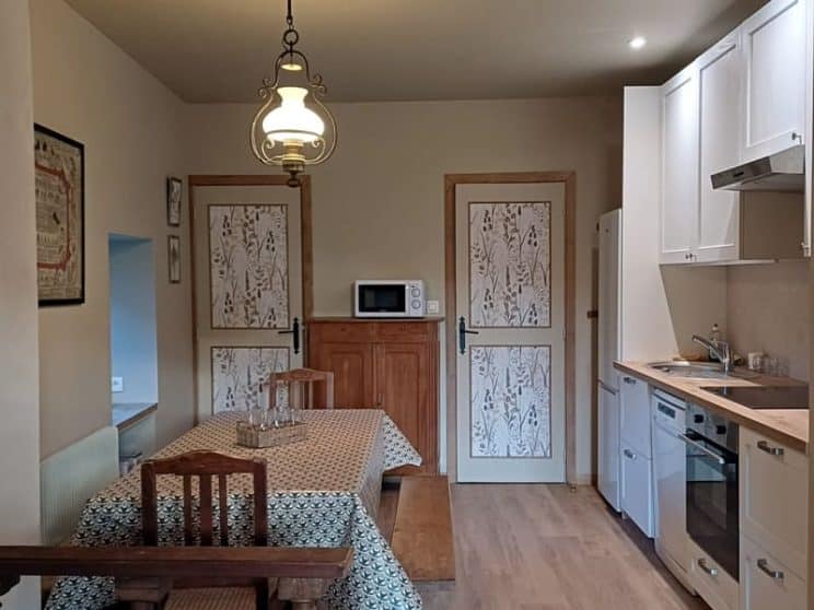 Gîte d'étape Molières - cuisine et coin repas