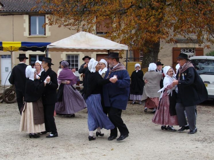Molières - danses lors de la fête de la noix
