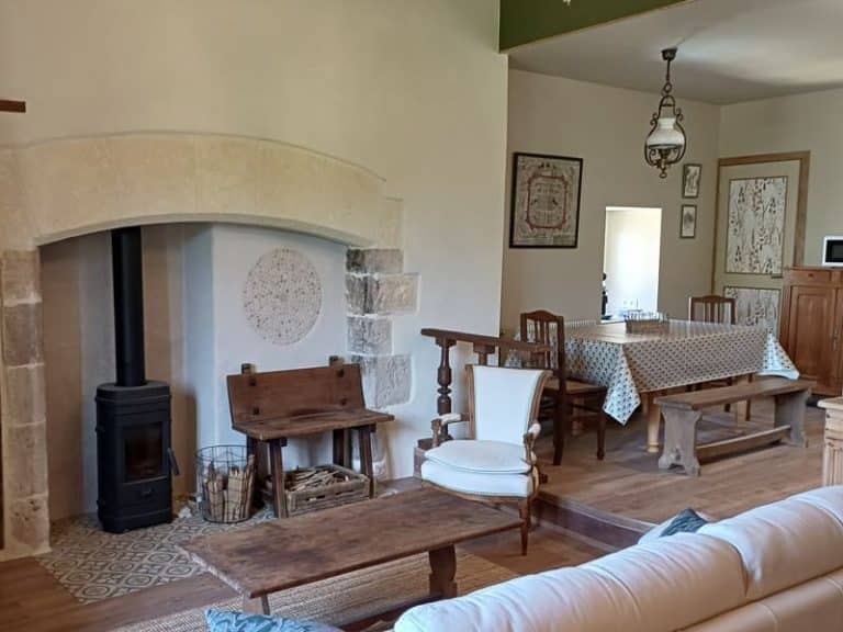 Gîte d'étape à Molières - séjour et coin repas