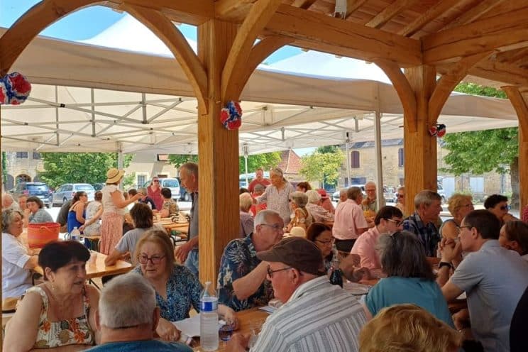 Plantation du mai - repas